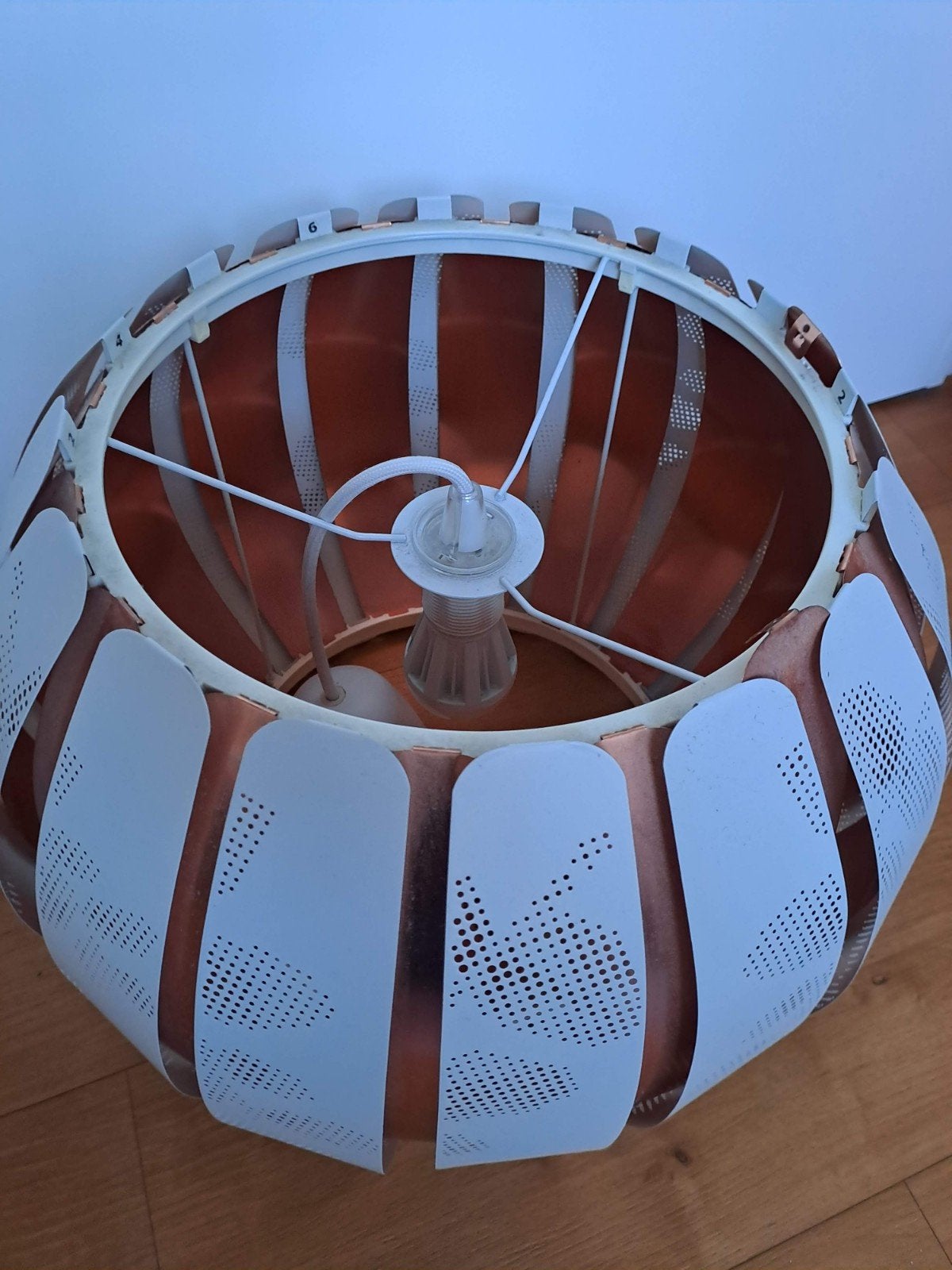 IKEA Plafondlamp Wit/Koper met Spaarlamp, Huis en Inrichting, Lampen | Hanglampen, Ophalen, Gebruikt, Modern, Industrieel, E27 (groot)