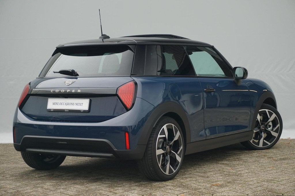 MINI 3-Deurs Cooper C / Favoured Uitvoering / Pakket M / 18', Auto's, Mini, Gebruikt, Euro 6, 156 pk, Met garantie (alle)