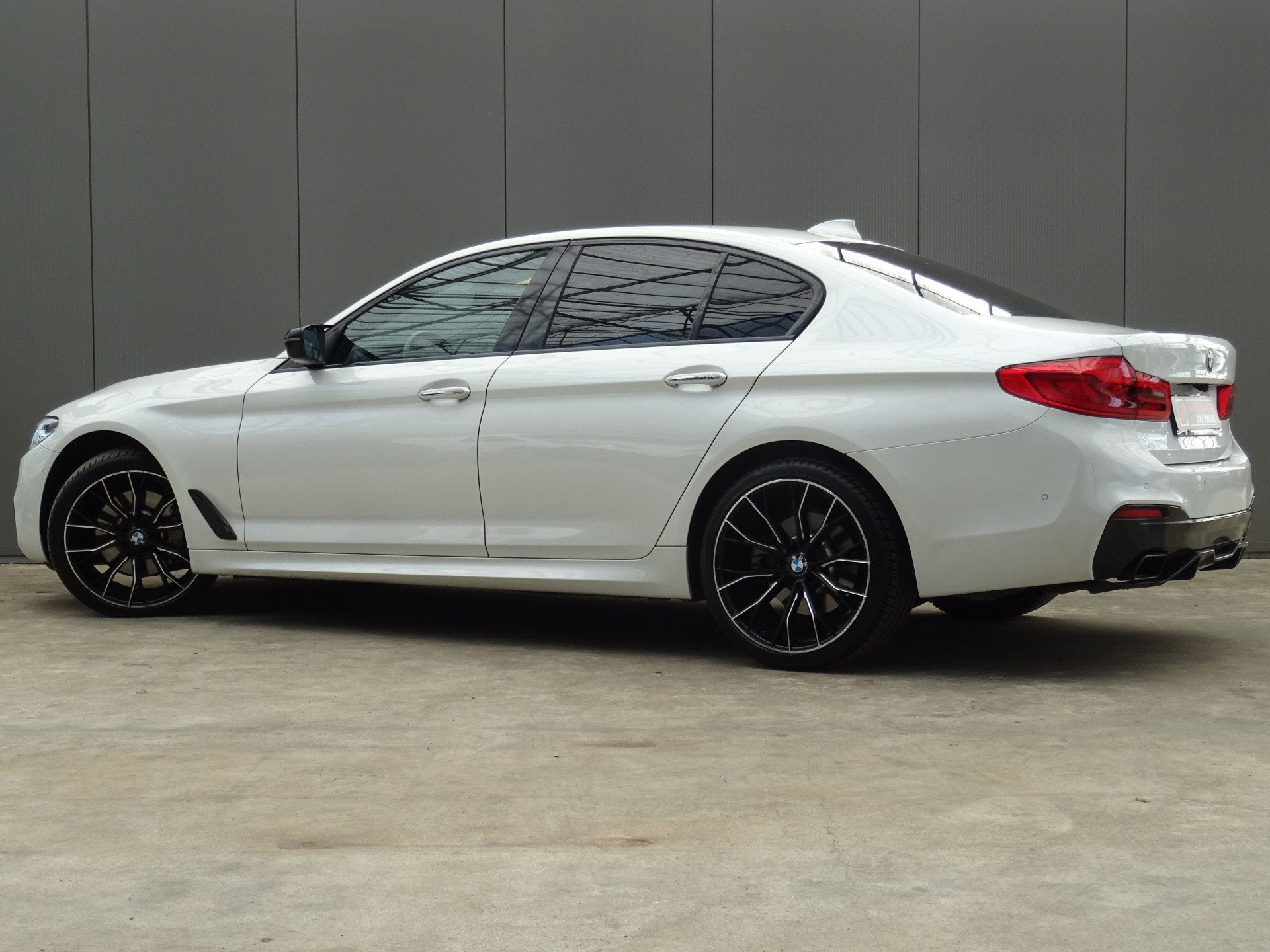 BMW 5 Serie 530i xDrive High Executive * LEER * SFEER * GOED, Auto's, Automaat, 1998 cc, Gebruikt, Euro 6