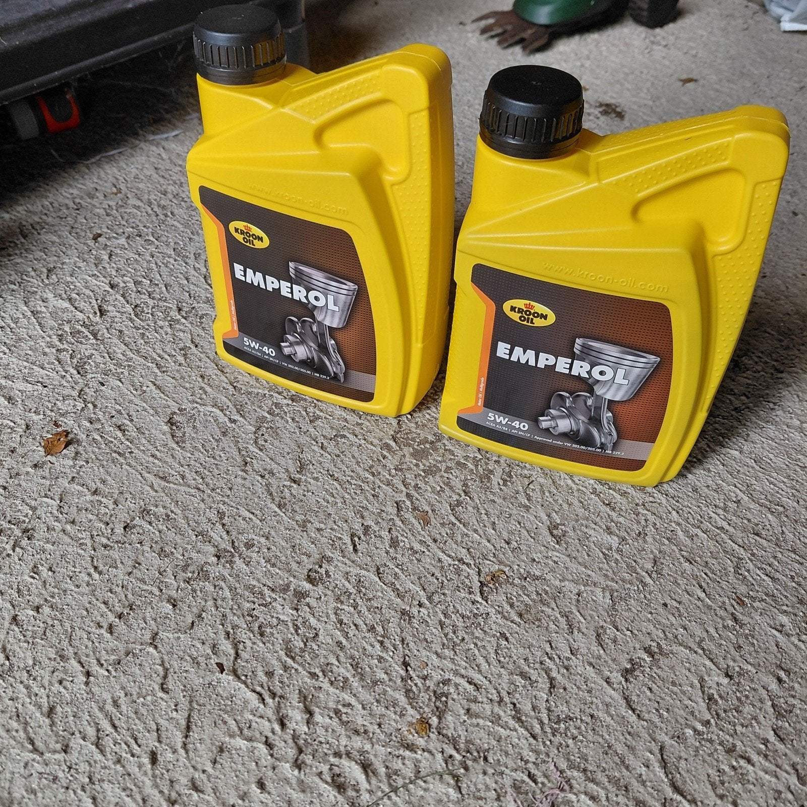 Nieuw: 2 nieuwe flessen Kroon Oil Emperol 5W-40
Inhoud per f, Ophalen