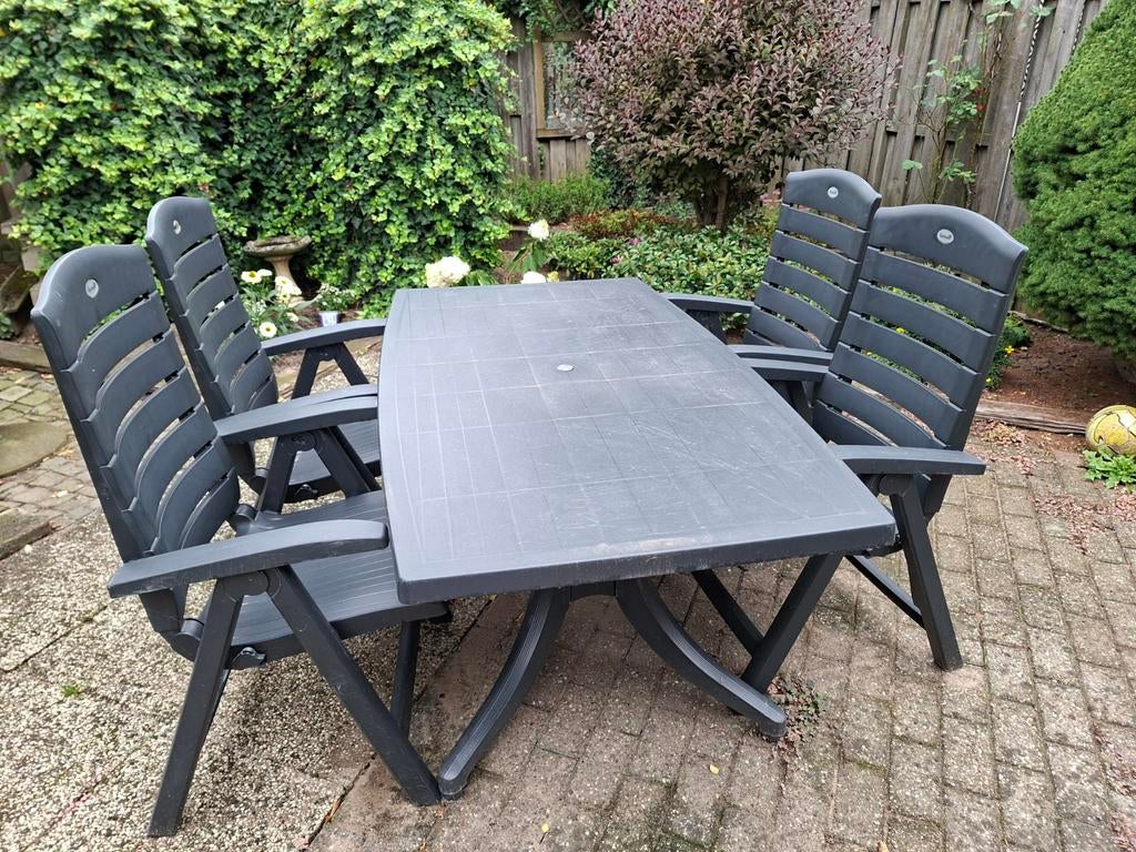 Tuinset met 4 stoelen, tafel en kussens., Ophalen, Gebruikt, Kunststof