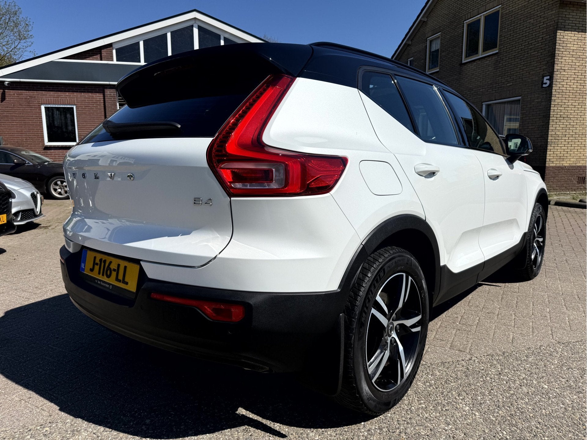 Volvo XC40 2.0 B4 200pk R-Design Panoramadak, Trekhaak, Came, 4 cilinders, 1969 cc, Wit, Origineel Nederlands