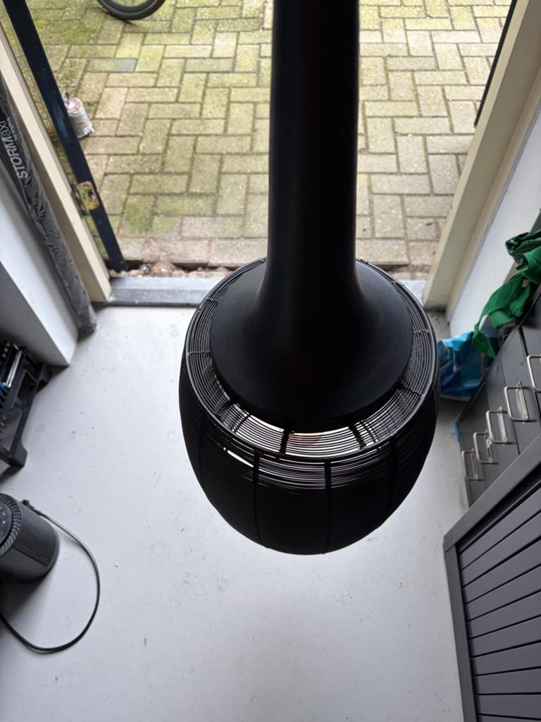 Industriële zwarte hanglamp, Huis en Inrichting, Lampen | Hanglampen, Zo goed als nieuw, 50 tot 75 cm, Metaal, Ophalen of Verzenden