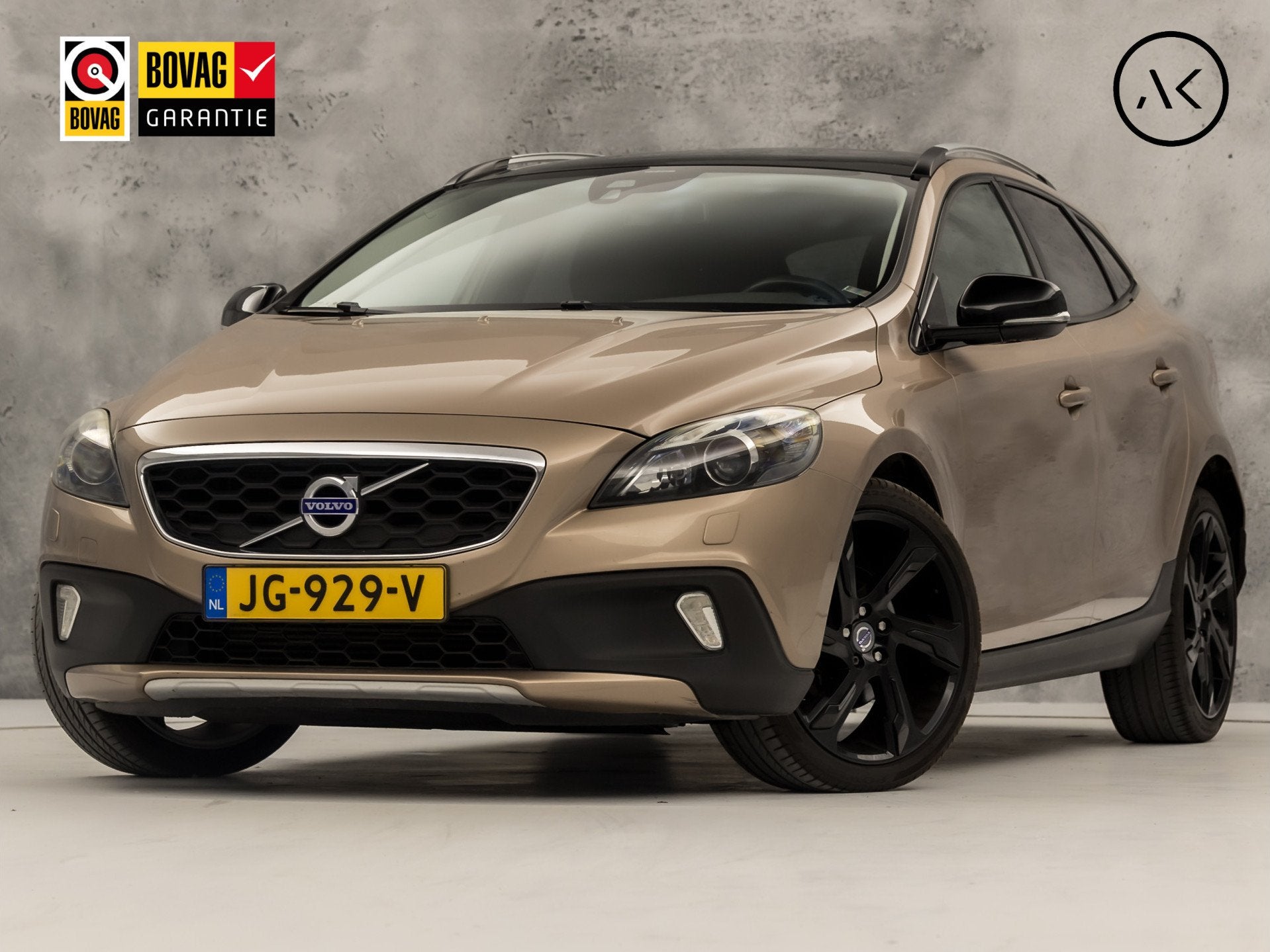 Volvo V40 Cross Country 1.6 T4 Sport 180Pk Automaat (PANORAM, 4 cilinders, 179 pk, Leder, 650 kg