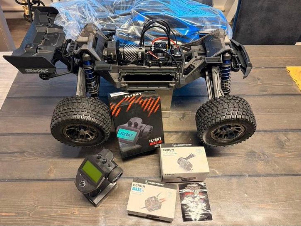 Nieuwe XRT blauw Pr Parts met 1250kv max6 G2 hobbywing, Auto offroad, Nieuw, RTR (Ready to Run), Overige schalen