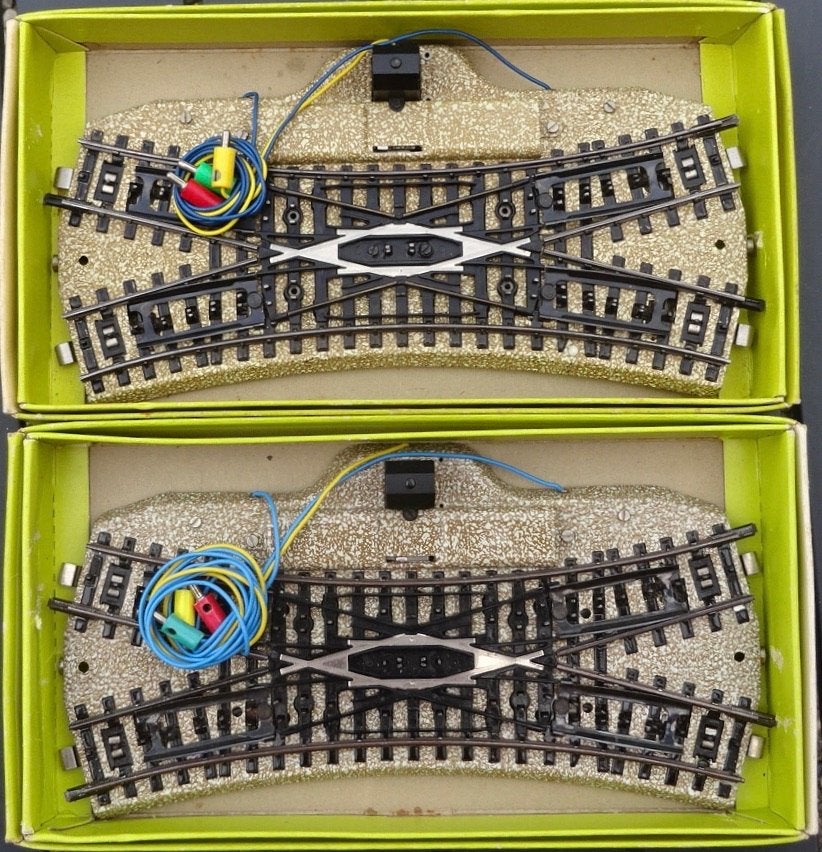 5128 Marklin kruiswissel elektrisch - 2 stuks, Hobby en Vrije tijd, Modeltreinen | H0, Wisselstroom, Gebruikt, Rails, Ophalen of Verzenden