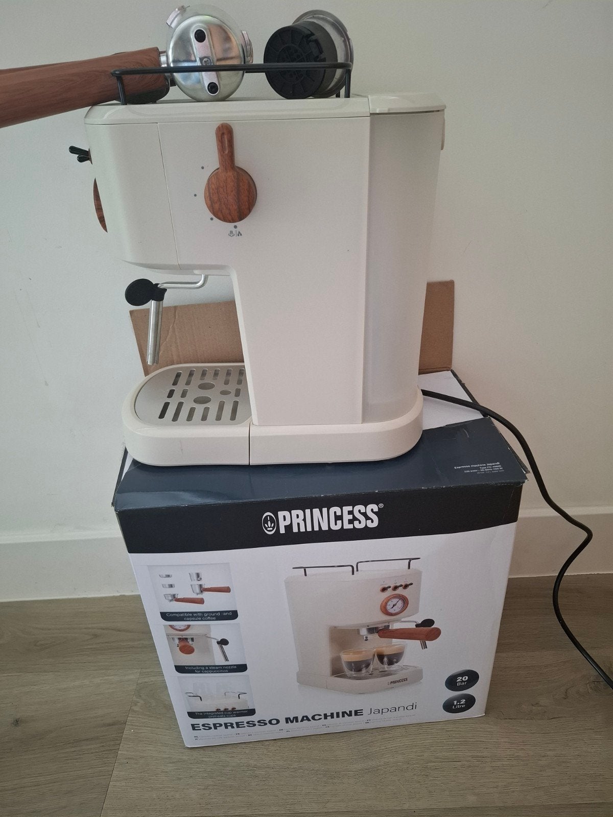 Princess Espressomachine Japandi - Zo goed als nieuw, Espresso apparaat, Ophalen of Verzenden, Zo goed als nieuw, Afneembaar waterreservoir