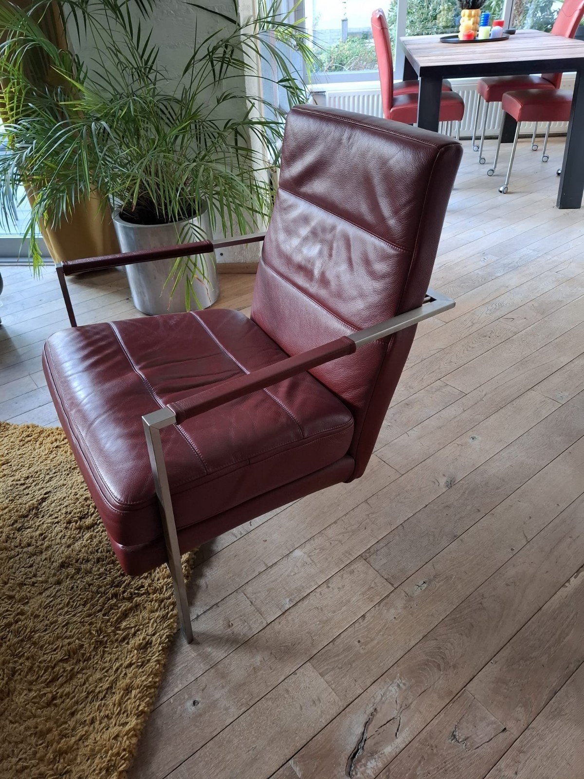 Design Fauteuil - Rood Leer en Metaal, Modern design, Gebruikt, 75 tot 100 cm, Ophalen of Verzenden