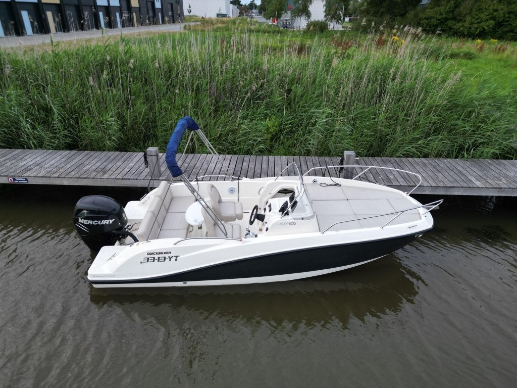 Quicksilver 605 Sundeck - 150 pk Mercury | 65 km/u | 465 hr., 70 pk of meer, Gebruikt, 6 m, 2 m