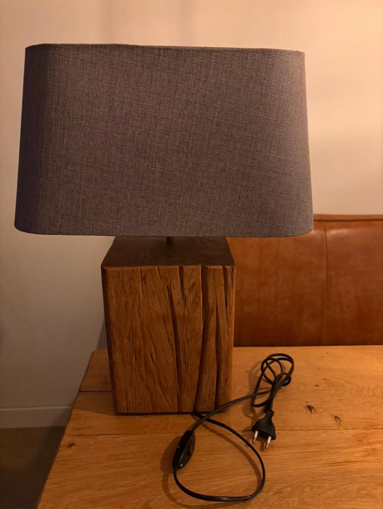 Mooie lamp met meerpaalvoet en taupe kap, Ophalen, Zo goed als nieuw, 50 cm of meer
