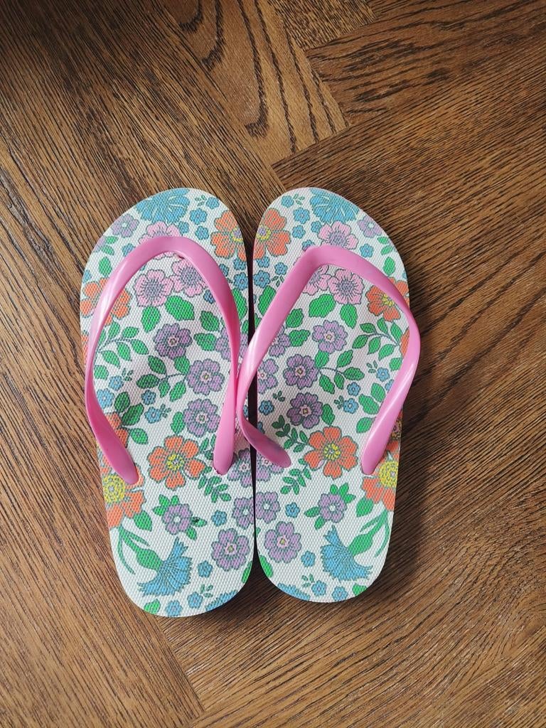 Leuke bloemen slippers maat 33/34, Ophalen of Verzenden, Meisje