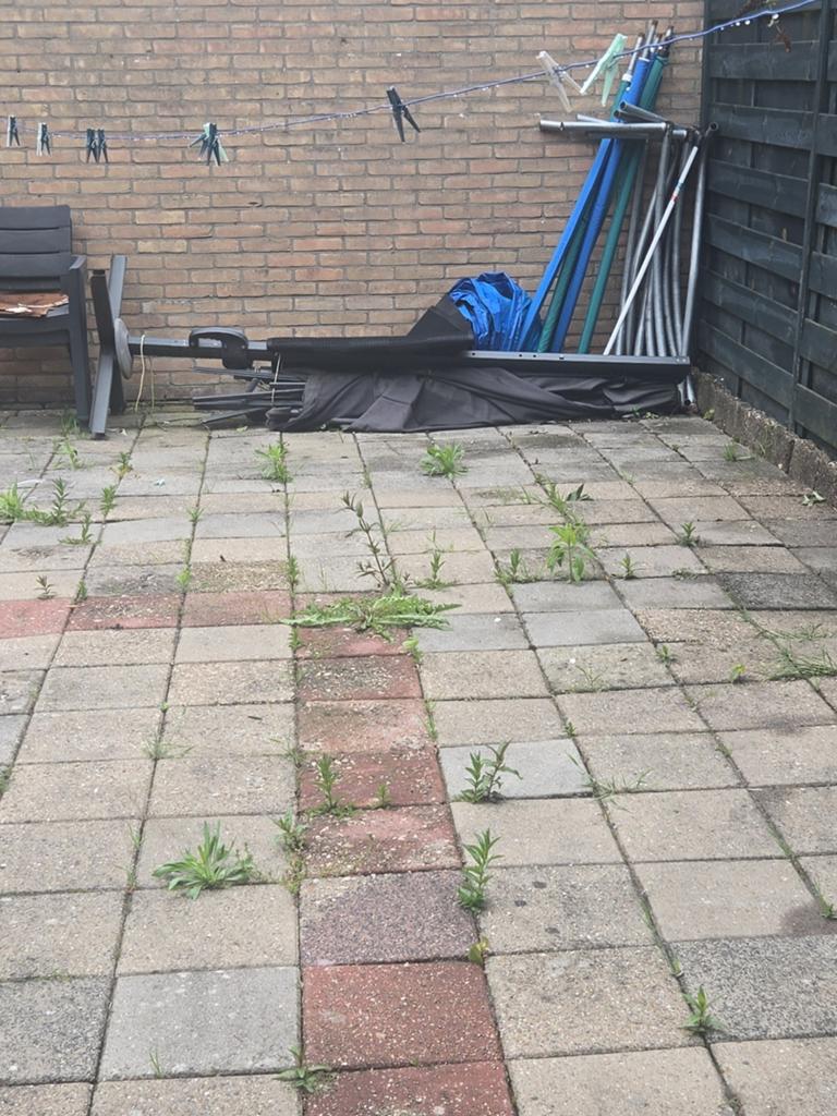 Gratis: Kapotte trampoline en parasol (voor onderdelen), Ophalen of Verzenden