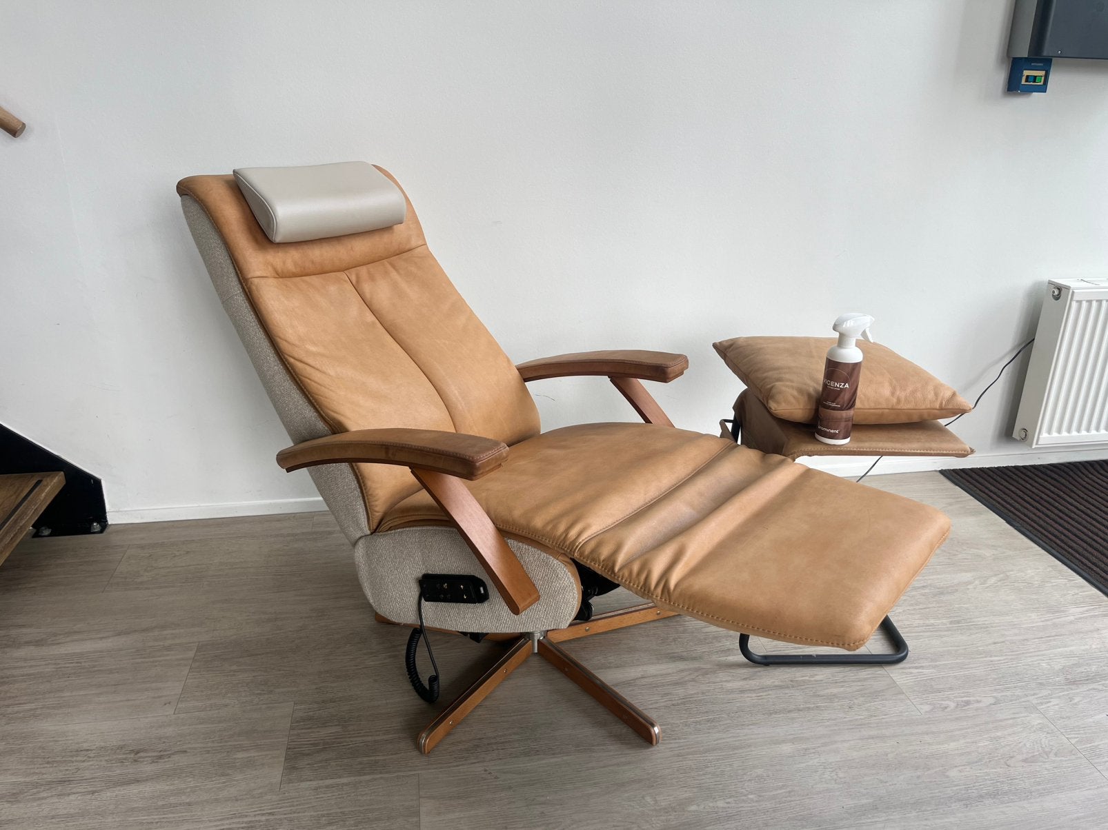 Prominent S-100 Sta Op Fauteuil Rug Massage USB Wellness M, Huis en Inrichting, Fauteuils, Ophalen, Zo goed als nieuw, Stof, 50 tot 75 cm