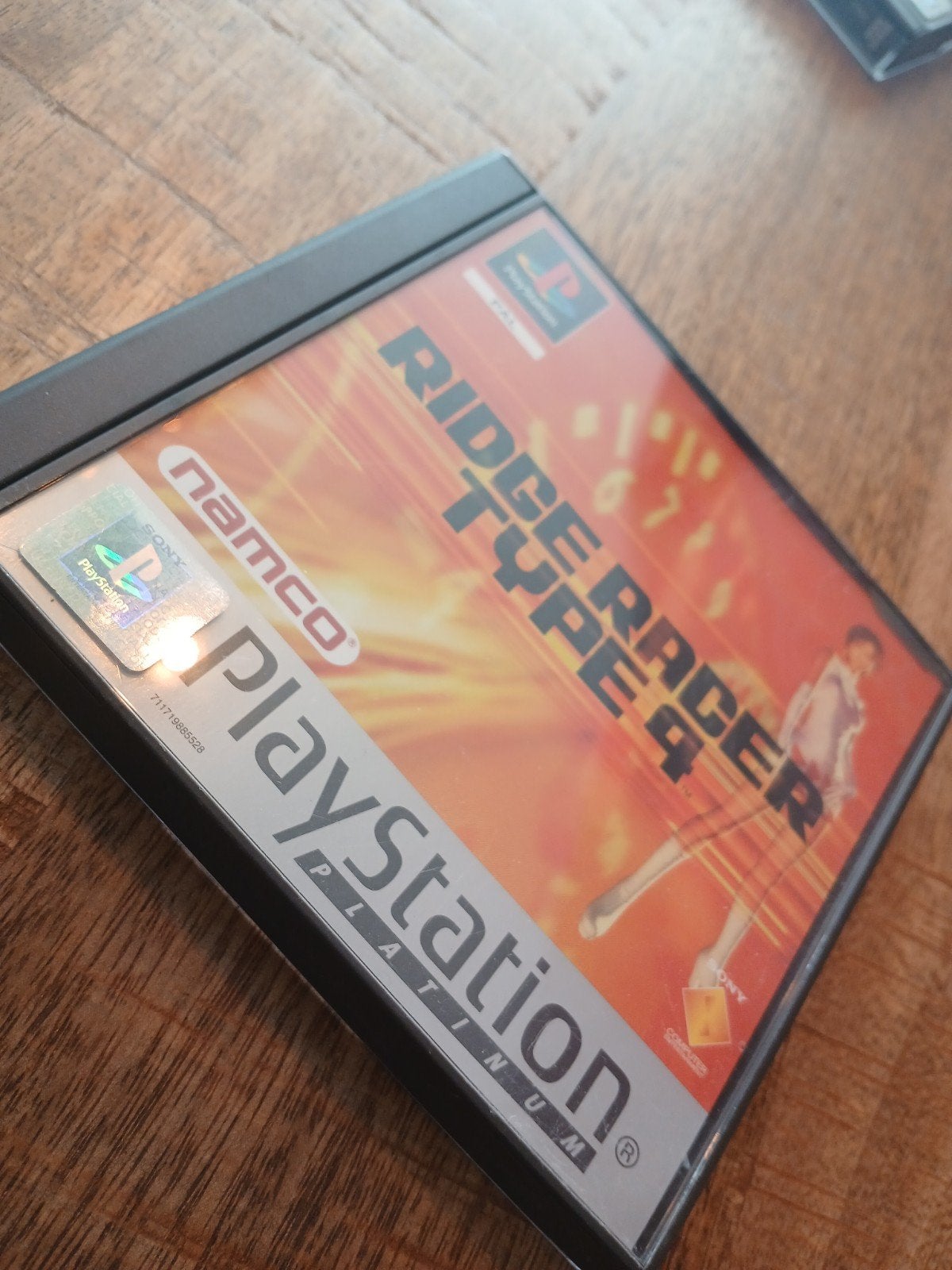 Ridge Racer Type 4 – PS1 – PAL Platinum – compleet – net, Spelcomputers en Games, Games | Sony PlayStation 1, Gebruikt, Racen en Vliegen