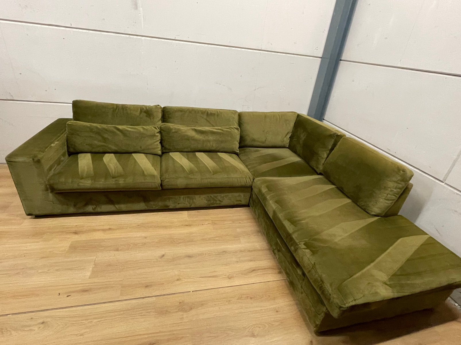 Mooie luxe velvet velours olijf groene hoekbank - GEREINIGD!