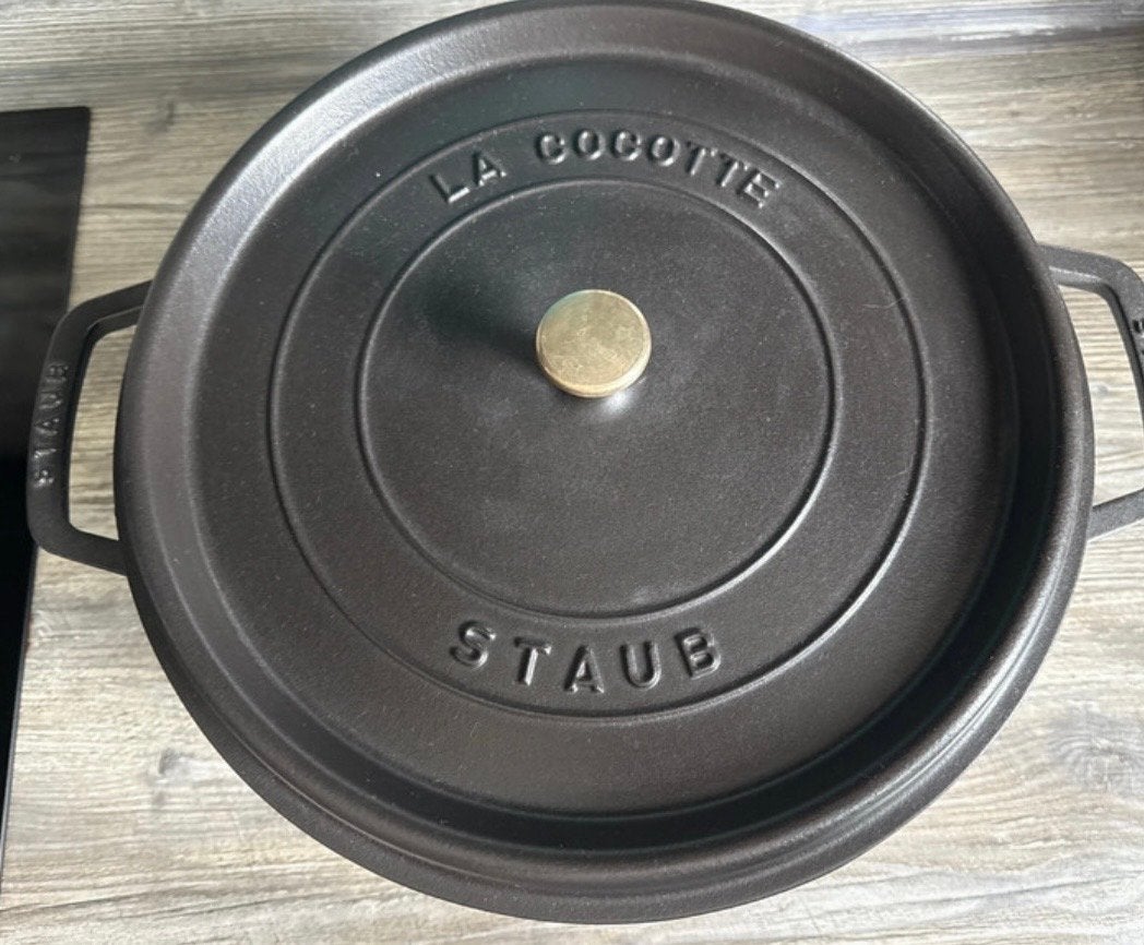 Staub Cocotte Horeca formaat - Gietijzeren Braadpan 34 cm, Huis en Inrichting, Met deksel, Ophalen of Verzenden, Zo goed als nieuw