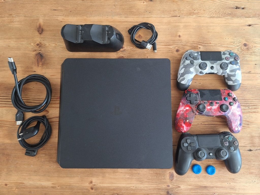 PS4 Slim compleet met 3 controllers + 5 games, Hobby en Vrije tijd, Elektronica-componenten, Ophalen of Verzenden, Gebruikt
