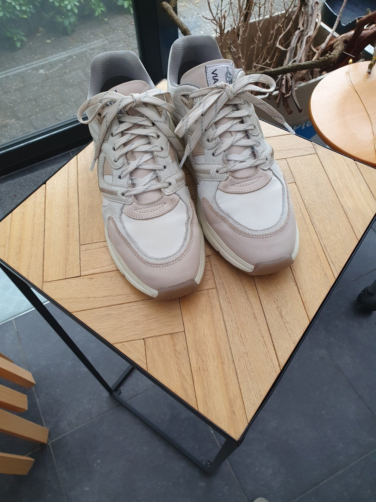 Via Vai sneakers grote mt 39 wit en roze/beige accenten zgan, Via Vai, Wit, Ophalen of Verzenden, Sneakers of Gympen