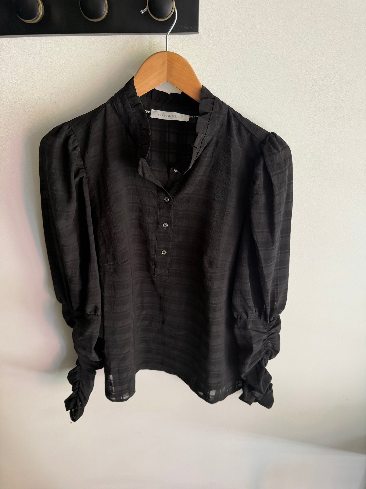 Co Couture Zwarte Blouse met Pofmouwen, Ophalen of Verzenden, Zo goed als nieuw, Maat 38/40 (M), Zwart