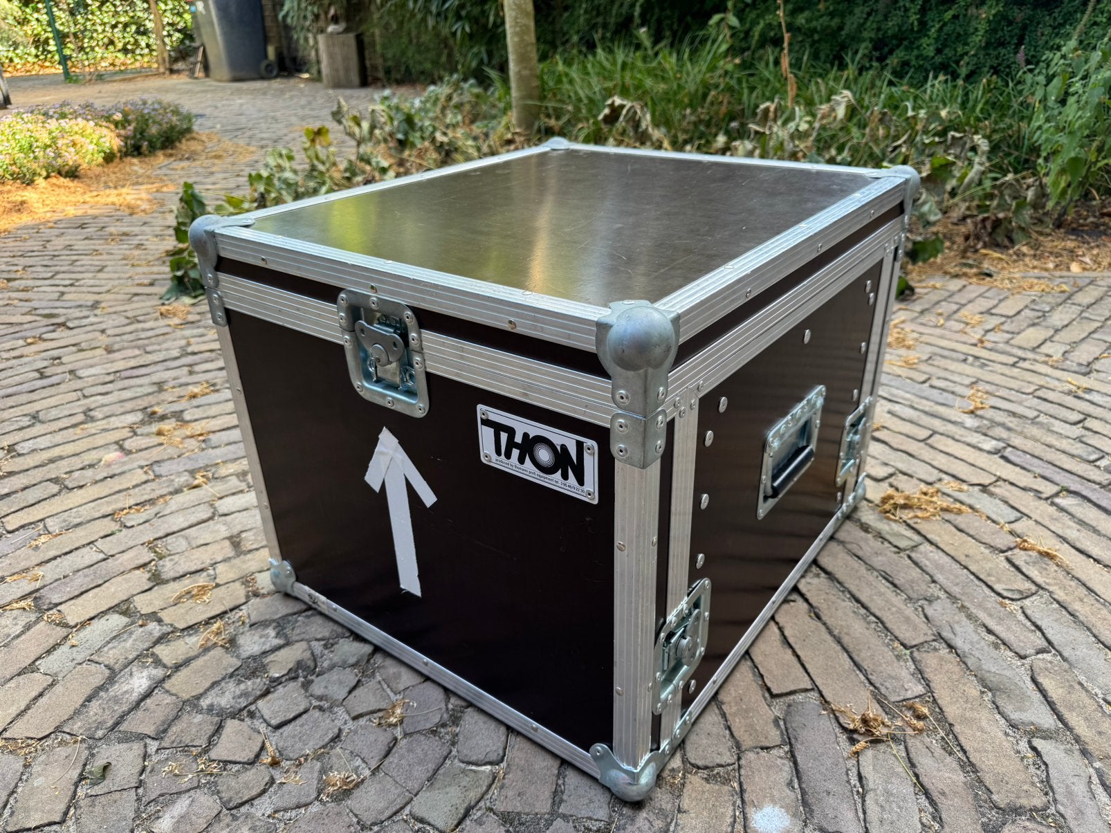 Thon 19” Rack Flightcase 8U Geschikt voor Thon Wheelboard, Ophalen, Zo goed als nieuw, Overige instrumenten, Flightcase