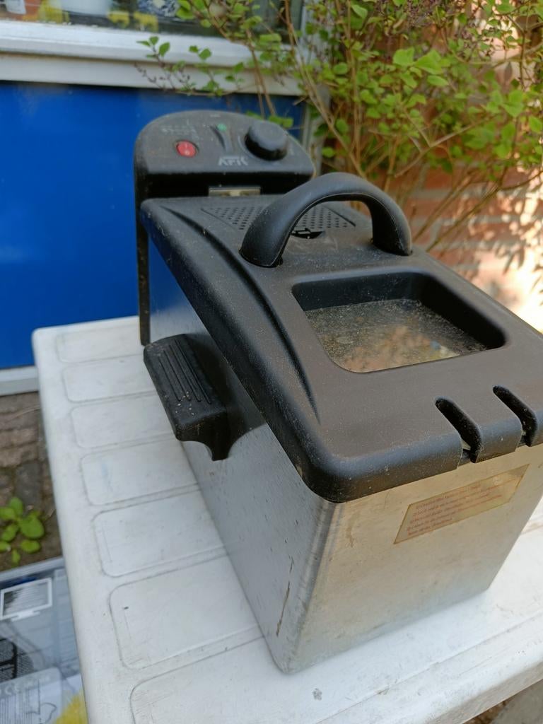 AFT Friteuse - Compact en Gebruiksklaar, 2 tot 3 liter, Ophalen of Verzenden, Gebruikt, Uitneembare binnenpan
