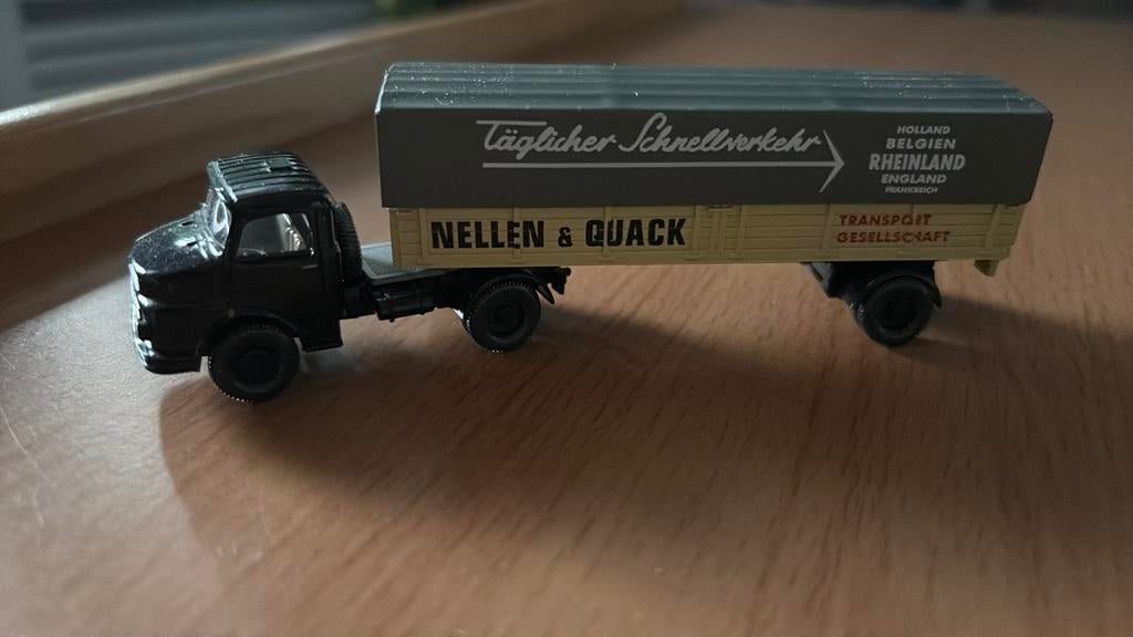 WIKING 051002 MERCEDES BENZ KURZHAUBER.SZ NELLE & QUACK 1:87, Ophalen of Verzenden, Zo goed als nieuw