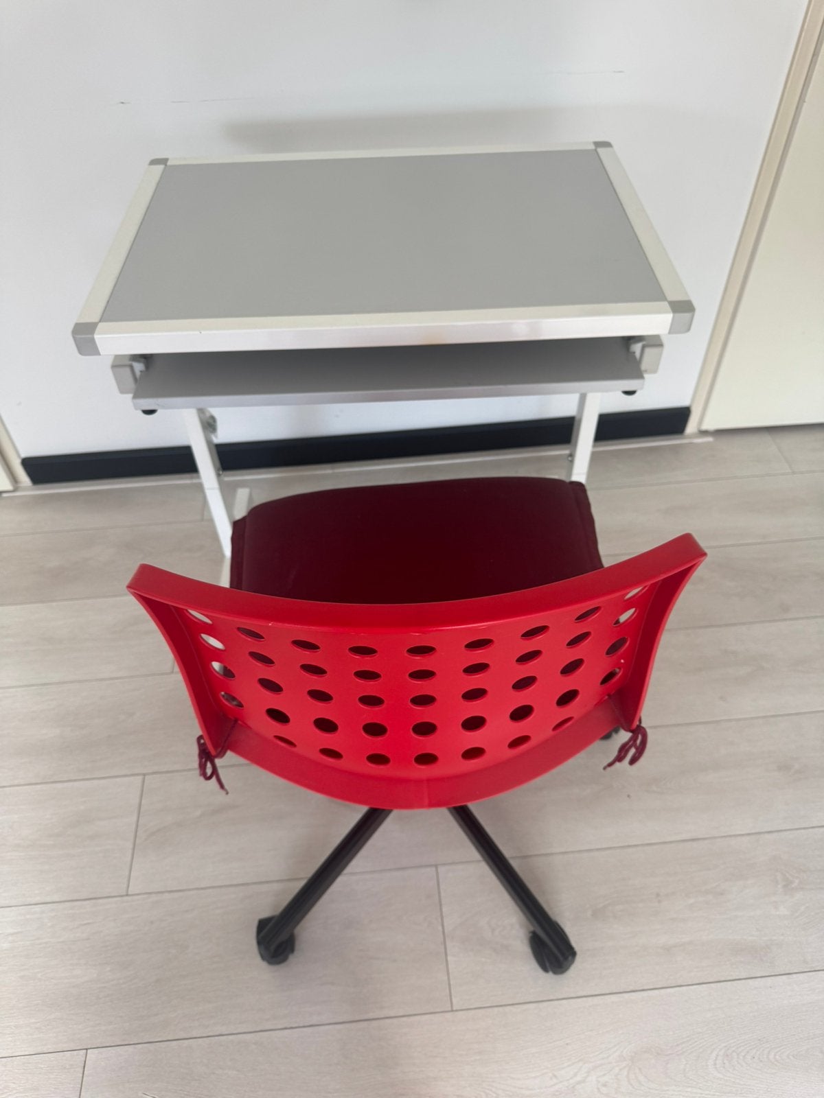 Computertafel of laptop met burostoel, Ophalen, Zo goed als nieuw, 70 tot 120 cm