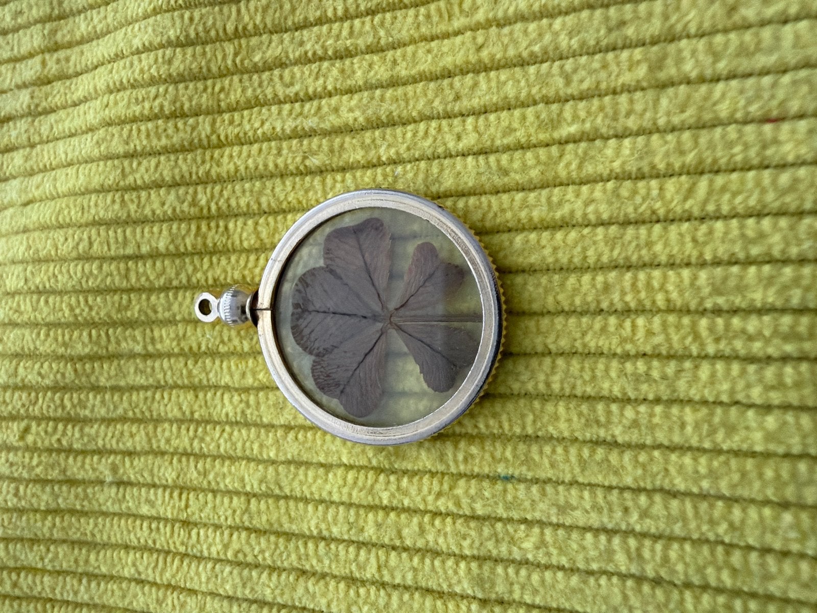 Vintage klavertje vier hanger/bedel, Ophalen, Gebruikt