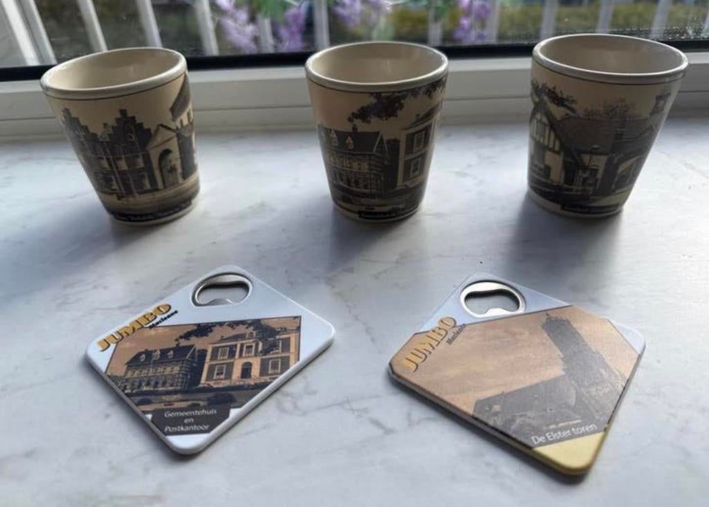 Jumbo elst  verzamelitems: 3 glaasjes en 2 flesopeners, Ophalen, Gebruikt