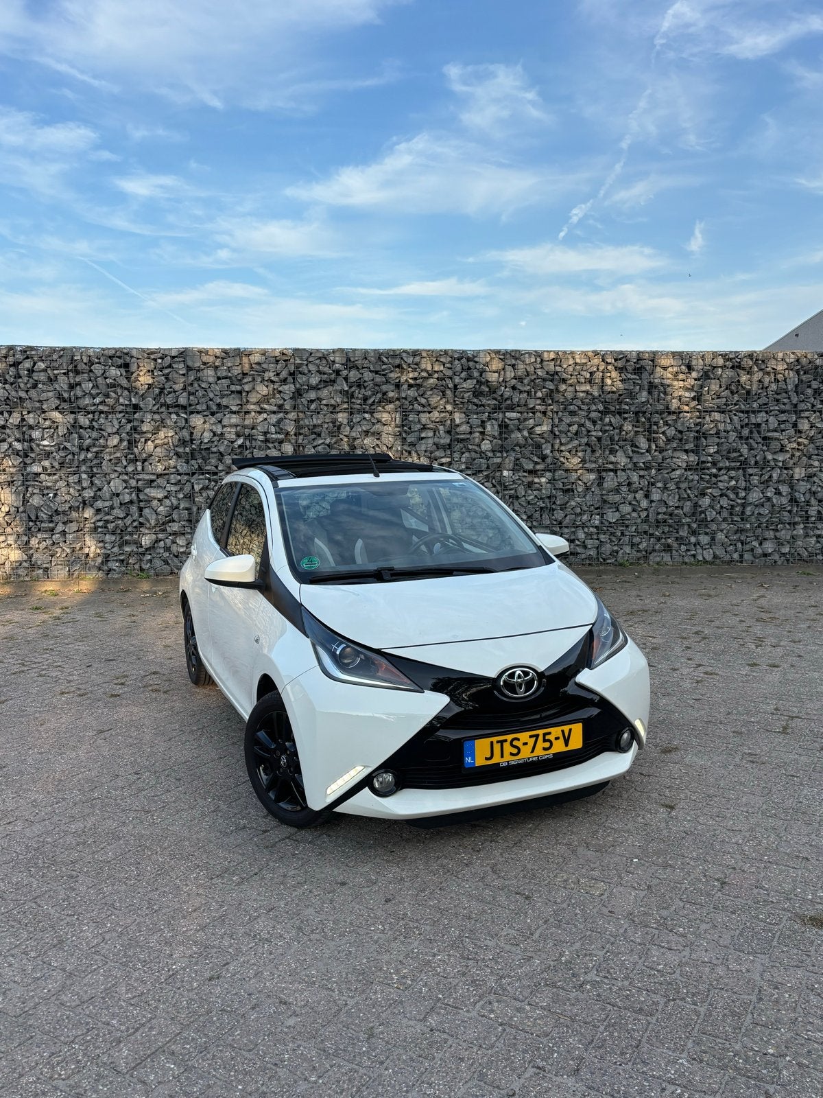 Toyota Aygo Cabriolet 5-deurs 2016 Wit, Voorwielaandrijving, 4 stoelen, Wit, Handgeschakeld