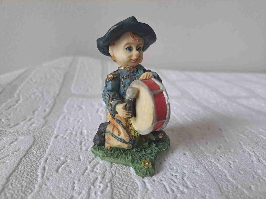 Kleine tamborilero van kunsthars met een trommel 6x6x9cm, Ophalen of Verzenden, Zo goed als nieuw, Mens