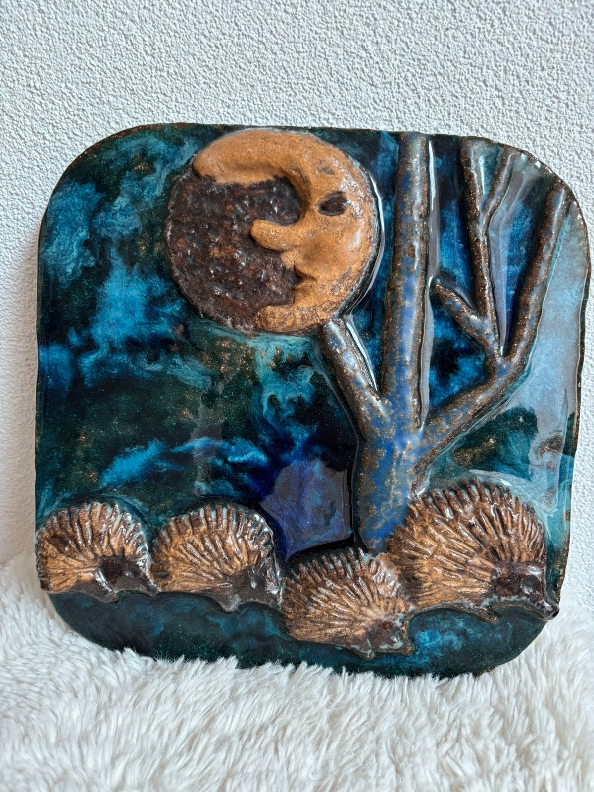 Bijzonder wandbord Karlsruhe Majolika 28x28 cm West-Germany, Ophalen of Verzenden