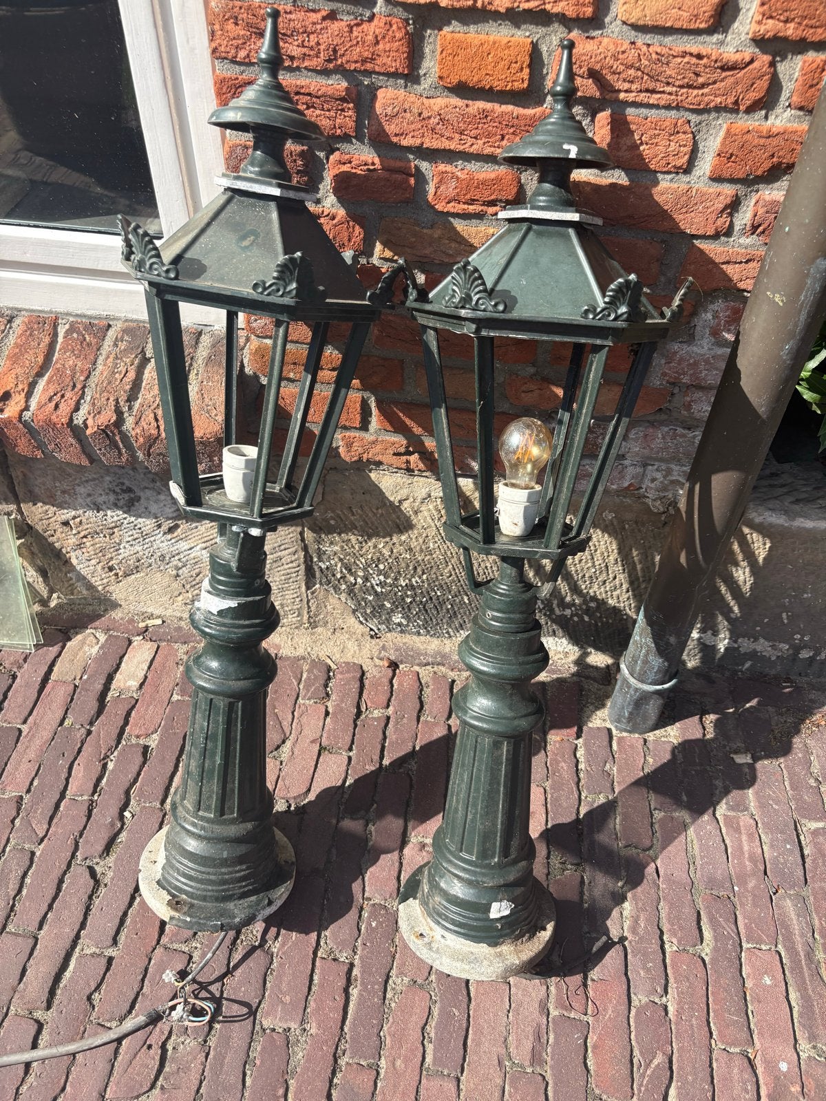 2x Klassieke Groene IJzeren Lantaarns op Stroom voor Tuin, Tuin en Terras, Gebruikt, Staande lamp, Ophalen of Verzenden, Netvoeding