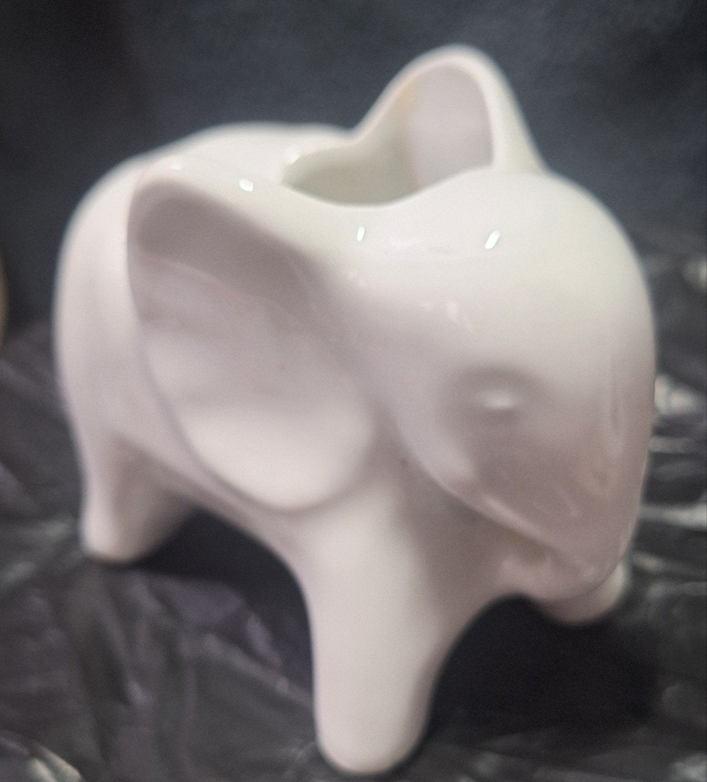 Witte keramische olifant plantenpotje, Ophalen of Verzenden, Zo goed als nieuw, Modern, Wit