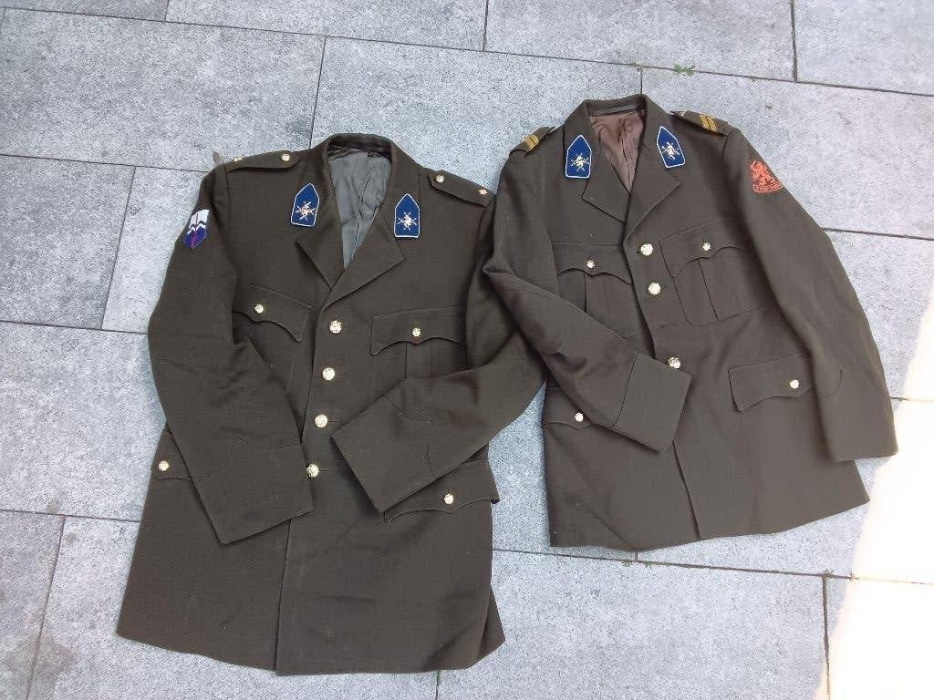 2 jasjes, landmacht verbindingstroepen, Ophalen of Verzenden, Landmacht, Nederland, Embleem of Badge