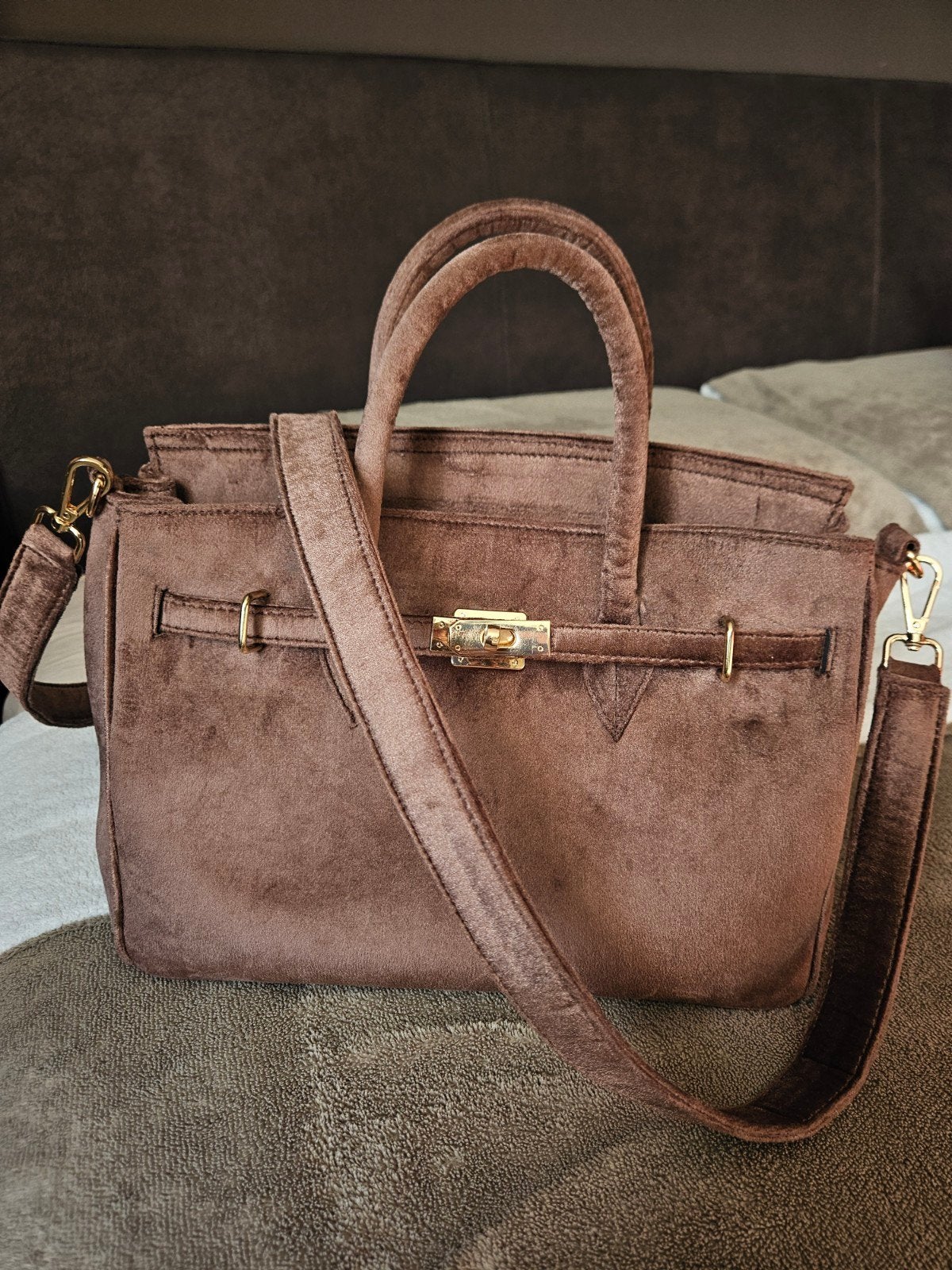 Bruine velvet tas met goud, Sieraden, Tassen en Uiterlijk, Ophalen of Verzenden, Zo goed als nieuw, Bruin, Handtas