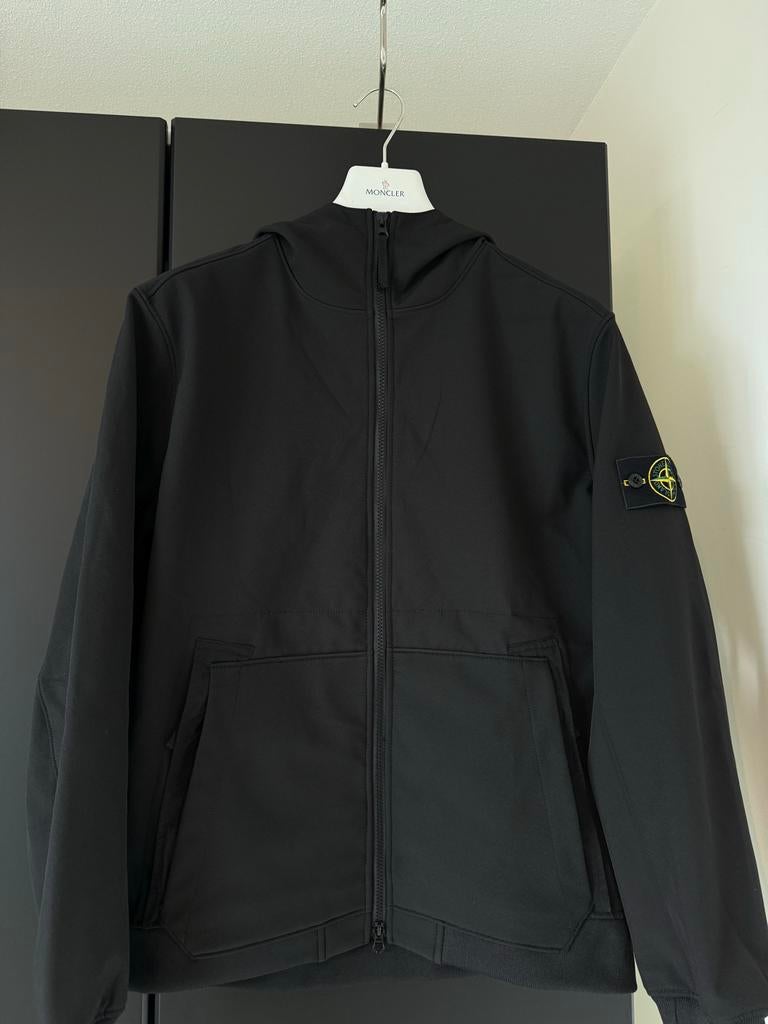 Stone Island Soft Shell Jas Zwart Maat L ZGAN, Ophalen of Verzenden, Zo goed als nieuw, Maat 52/54 (L), Zwart