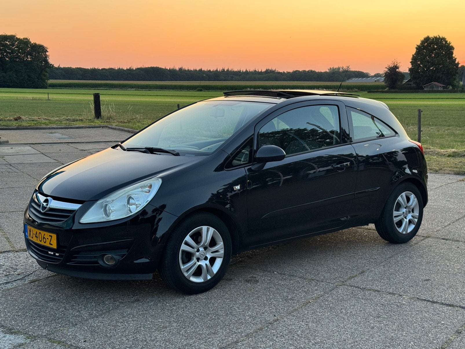 Opel Corsa 1.4 | Pano | stuur/stoelverwarming | APK/Beurt, Auto's, Opel, Zwart, 1364 cc, Particulier, Corsa