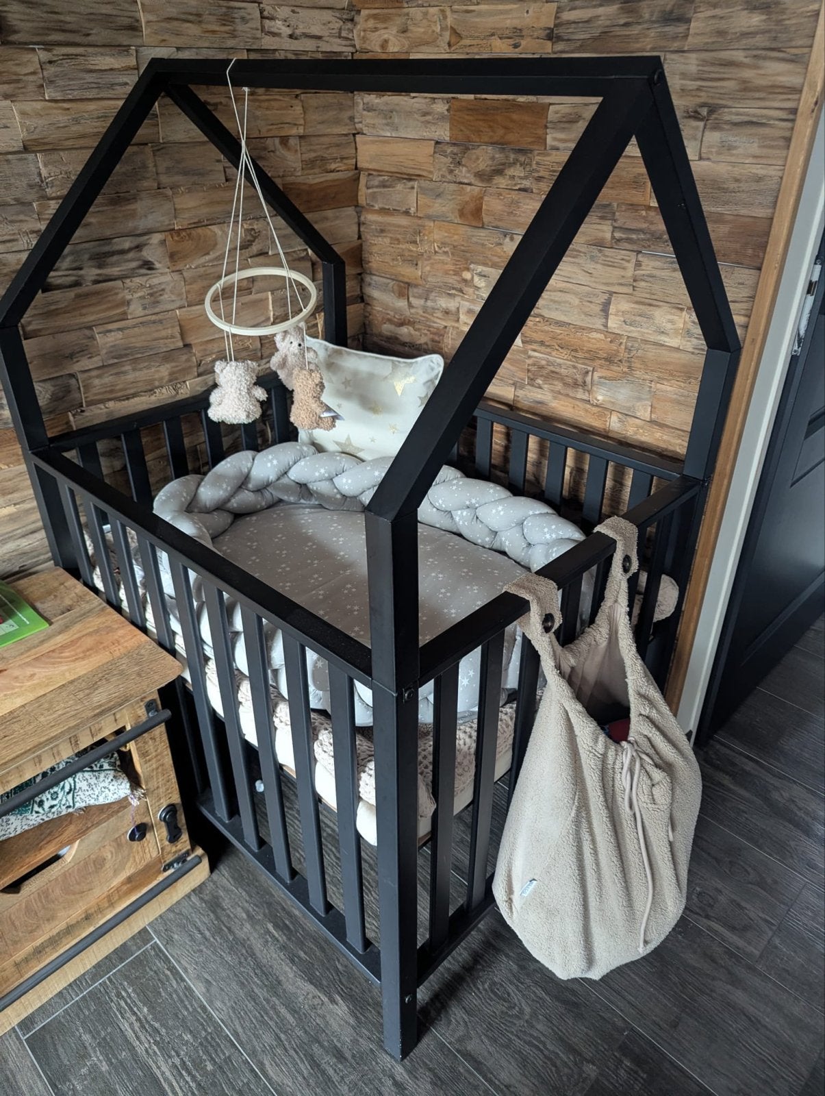 Zwart box huisje met matras en beddengoed, Ophalen of Verzenden, Zo goed als nieuw, Overige typen