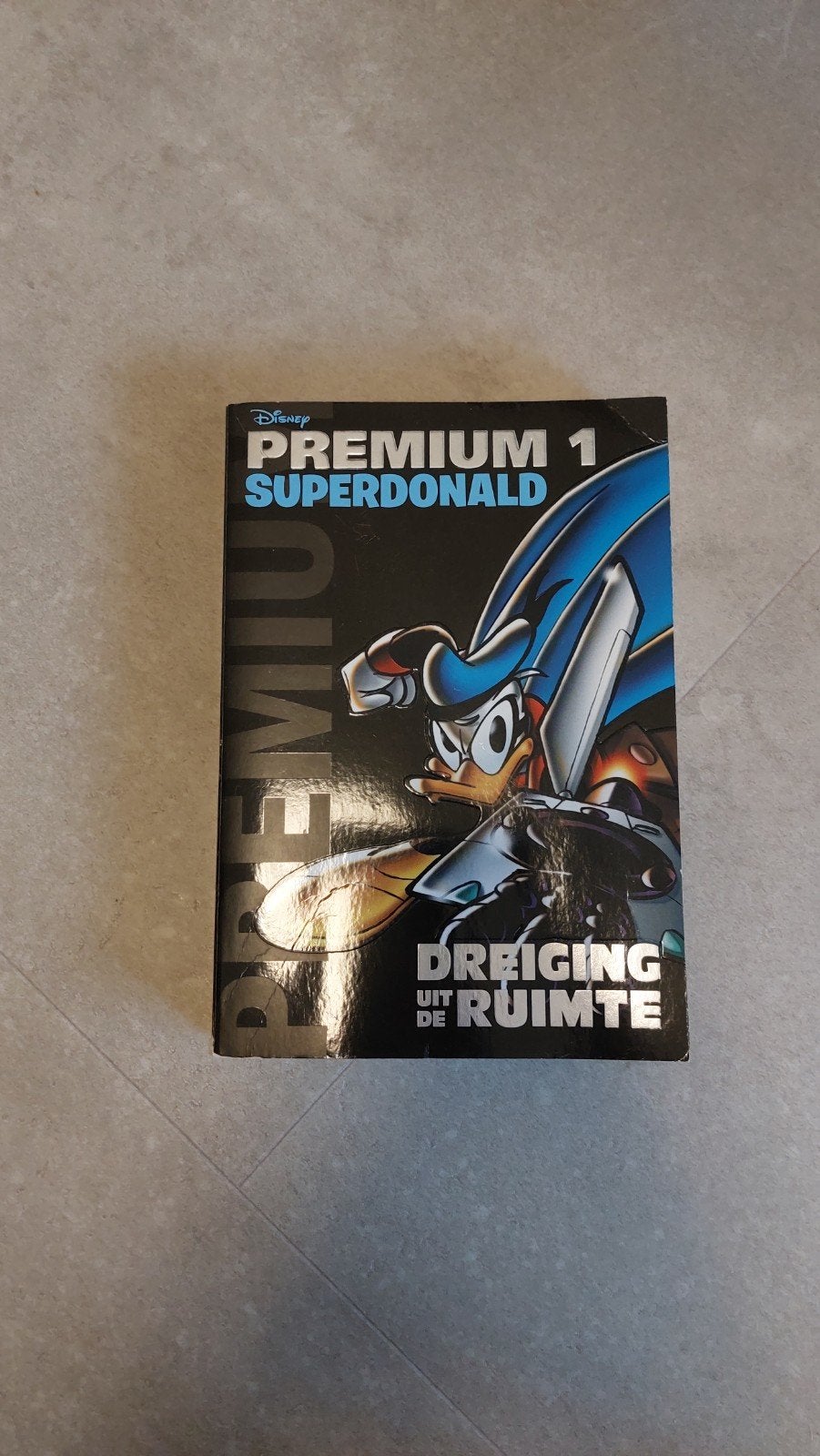 Disney Premium 1 Superdonald: Dreiging uit de Ruimte, Boeken, Eén stripboek, Ophalen of Verzenden, Zo goed als nieuw