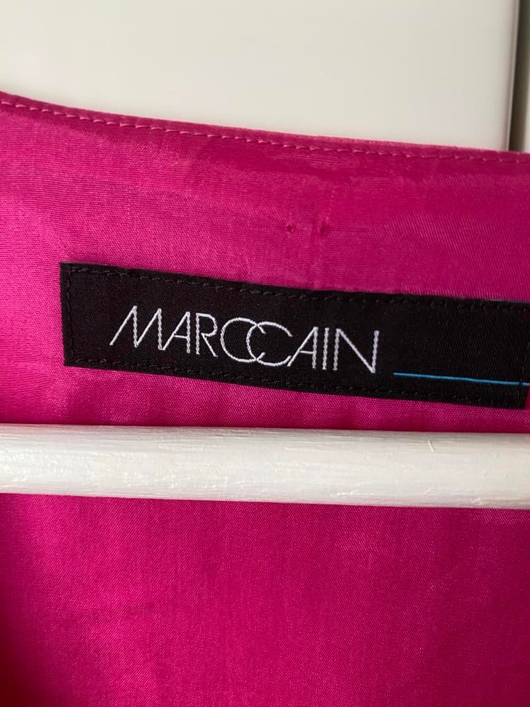 Marc Cain roze jurk met V-hals en lange mouwen, Maat 42/44 (L), Ophalen of Verzenden, Zo goed als nieuw, Knielengte