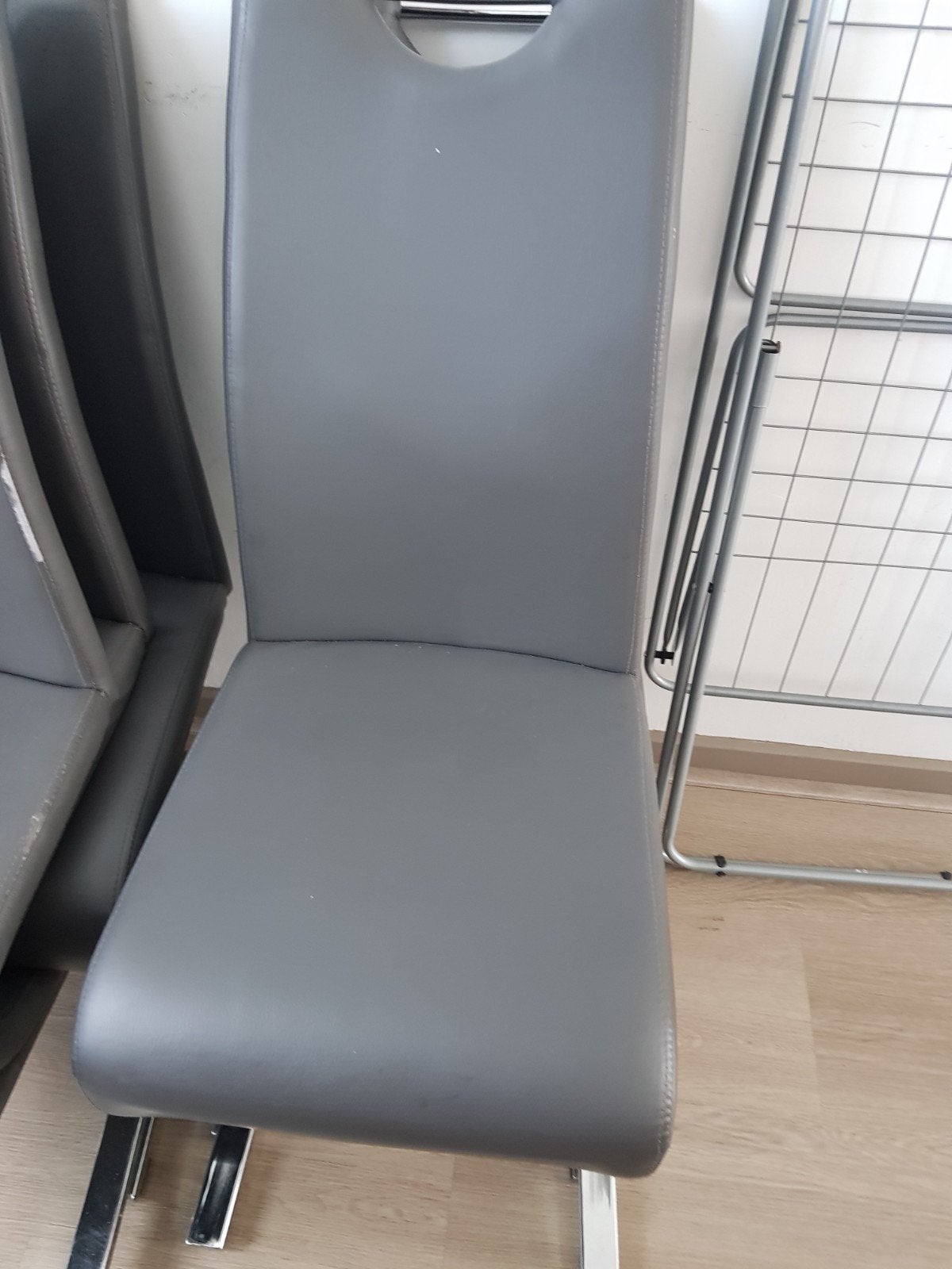 Grijze  stoelen erg mooi, Huis en Inrichting, Stoelen, Ophalen, Eén