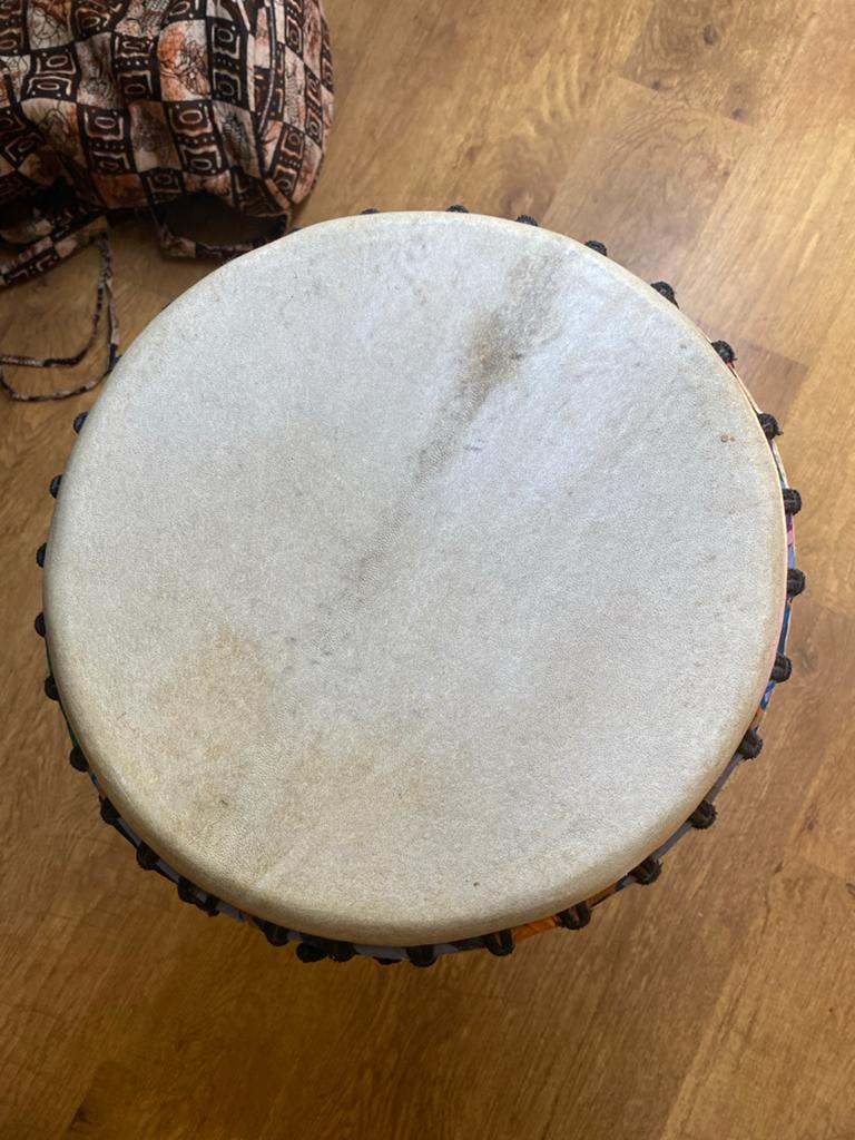 Afrikaanse Djembé met tas en stemhoutje - Weinig gebruikt, Muziek en Instrumenten, Percussie, Ophalen, Zo goed als nieuw, Trommel