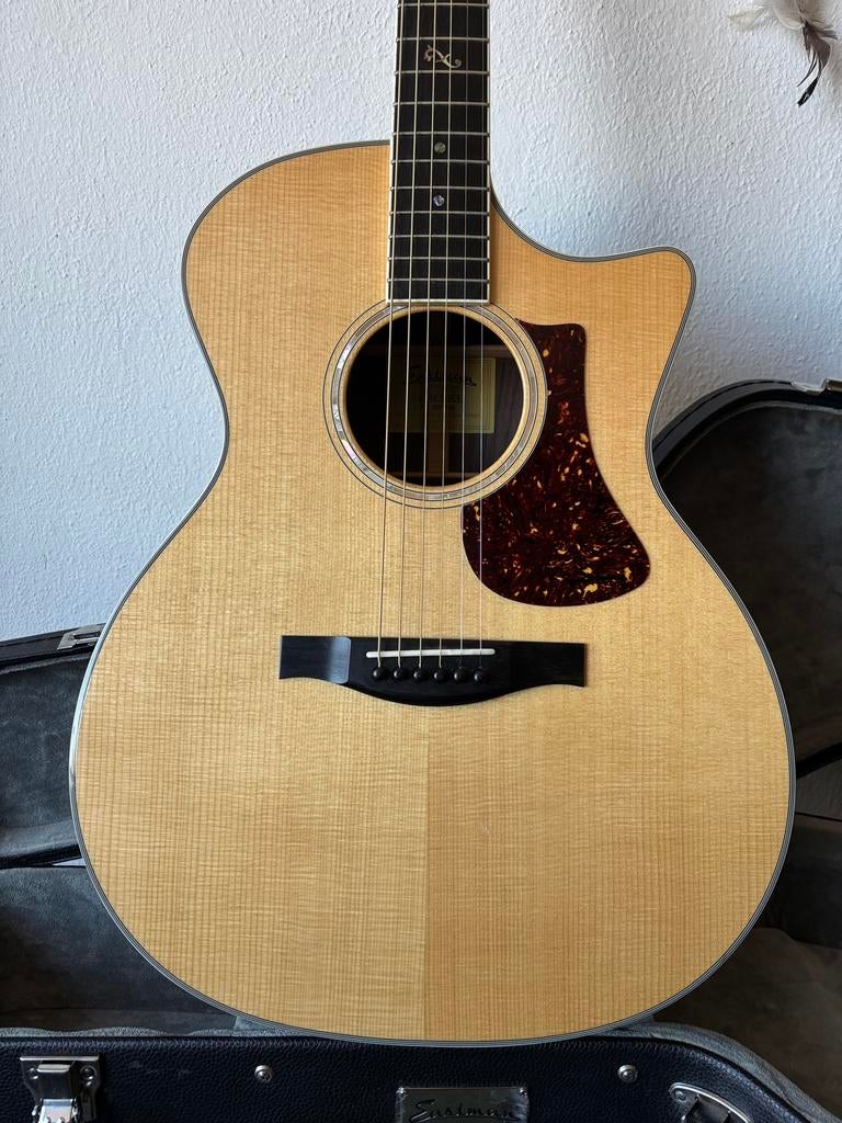 Eastman AC422CE met koffer, Muziek en Instrumenten, Snaarinstrumenten | Gitaren | Akoestisch, Zo goed als nieuw, Western- of Steelstringgitaar