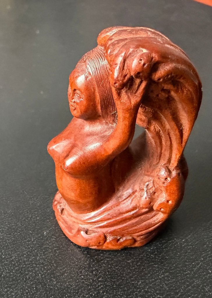 Houten Erotic Netsuke van een Zeemeermin Japan, Hout, Bruin, Handgemaakt, Ophalen of Verzenden