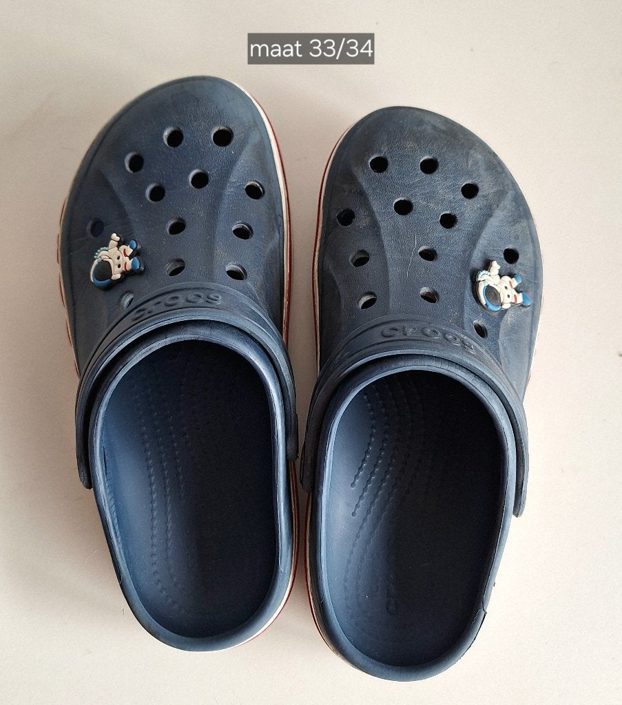 Crocs maat 33/34 - Blauw met astronaut Jibbitz, Gebruikt, Crocs, Jongen of Meisje, Schoenen