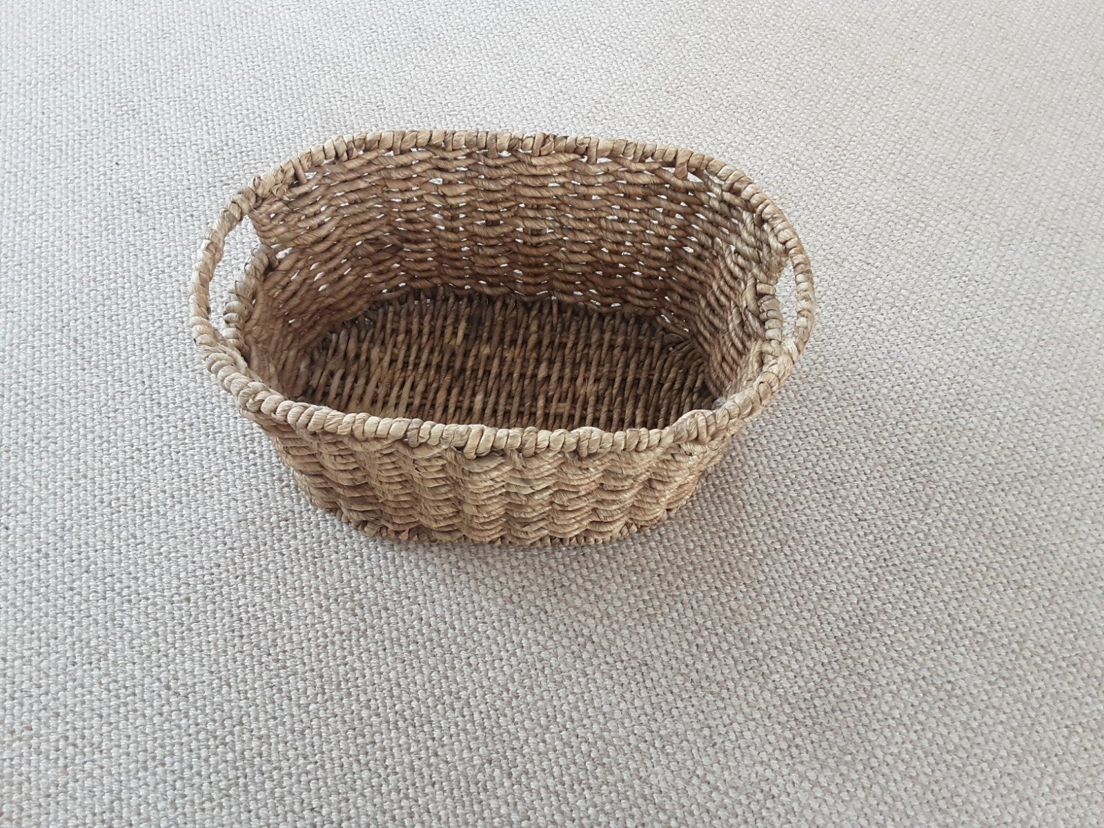 Ovale rieten mand, Huis en Inrichting, Woonaccessoires | Schalen en Manden, Mand, Ophalen of Verzenden, Zo goed als nieuw, Riet
