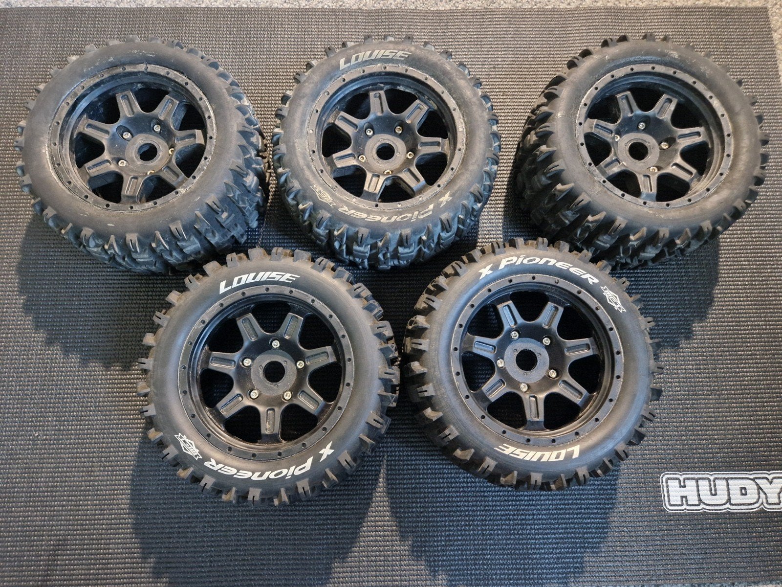 5x louise x pioneer banden (xmaxx,xrt, outcast, kraton, dbxl, Ophalen of Verzenden, Gebruikt