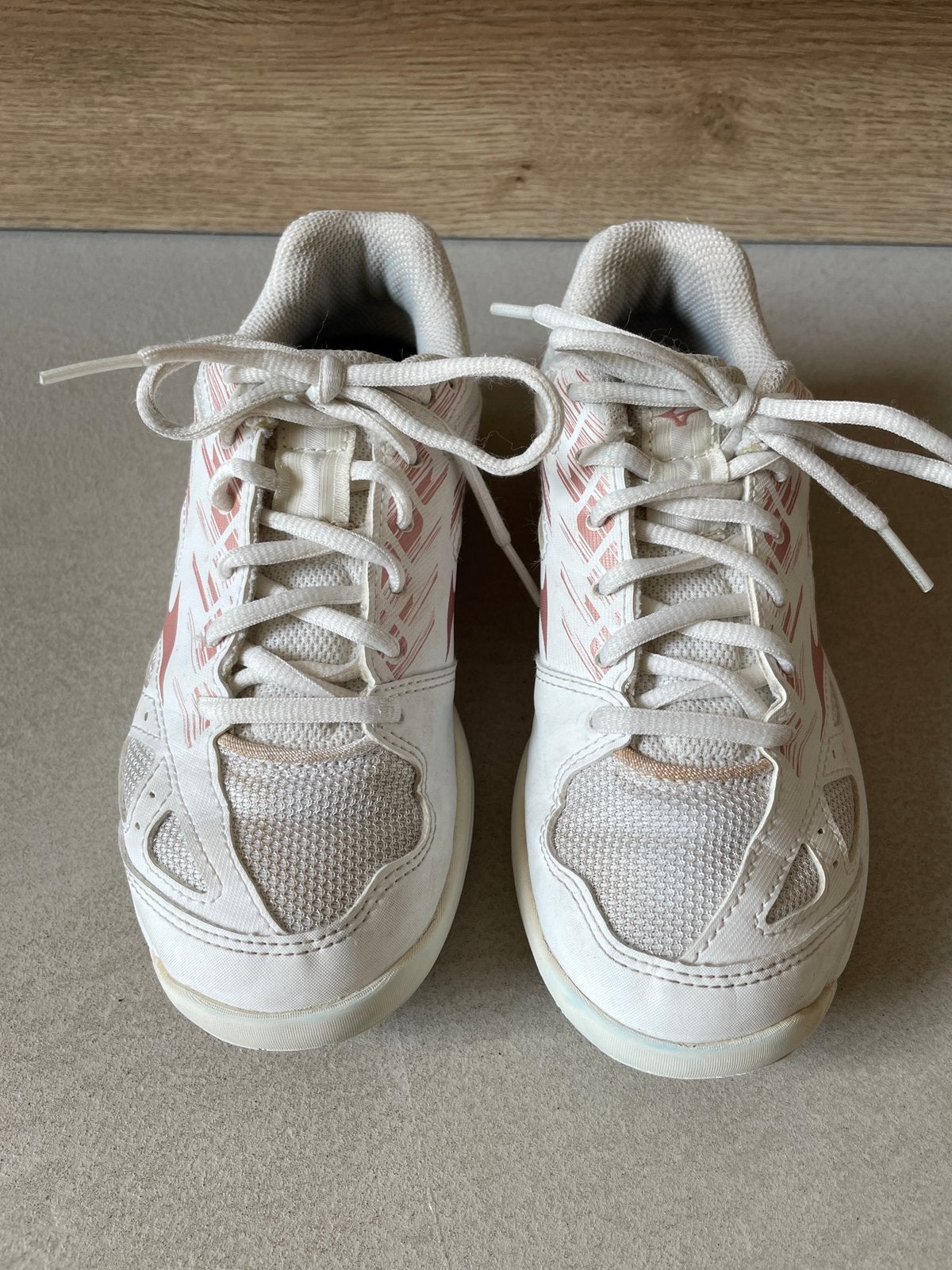 Witte Mizuno zaal hockeyschoenen maat 34, Gebruikt, Meisje, Sportschoenen, Ophalen of Verzenden