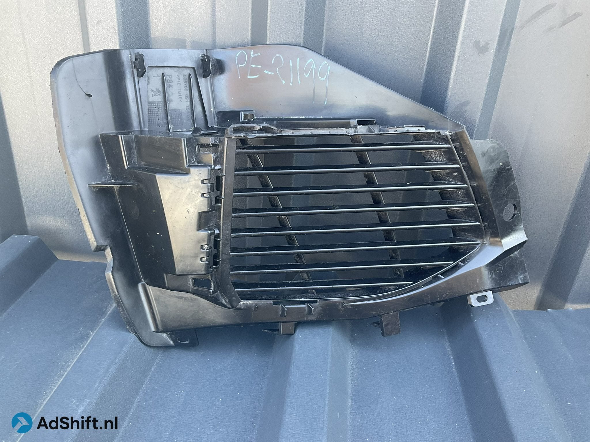 BUMPER GRILL PEUGEOT 3008 AA37938073 RECHTS GRIL Rooster PE-